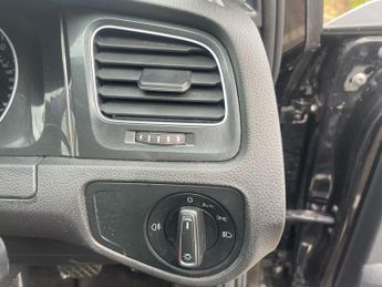 Volkswagen e-Golf 35.8kWh e-Golf Auto 5dr