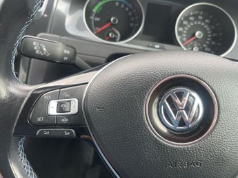 Volkswagen e-Golf 35.8kWh e-Golf Auto 5dr
