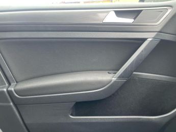 Volkswagen e-Golf 35.8kWh e-Golf Auto 5dr