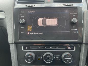 Volkswagen e-Golf 35.8kWh e-Golf Auto 5dr