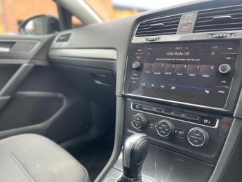 Volkswagen e-Golf 35.8kWh e-Golf Auto 5dr