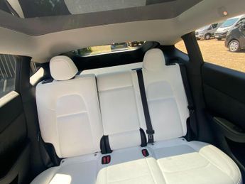 Tesla Model Y Auto RWD 5dr