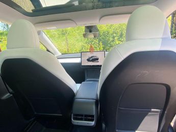 Tesla Model Y Auto RWD 5dr