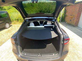 Tesla Model Y Auto RWD 5dr