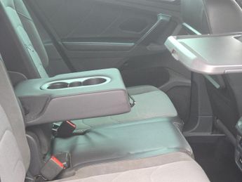 Volkswagen Tiguan 2.0 TDI R-Line Tech DSG Euro 6 (s/s) 5dr