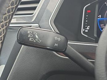 Volkswagen Tiguan 2.0 TDI R-Line Tech DSG Euro 6 (s/s) 5dr