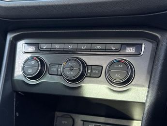 Volkswagen Tiguan 2.0 TDI R-Line Tech DSG Euro 6 (s/s) 5dr