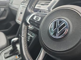 Volkswagen Tiguan 2.0 TDI R-Line Tech DSG Euro 6 (s/s) 5dr