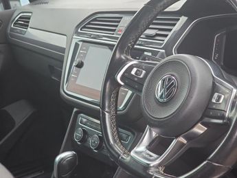 Volkswagen Tiguan 2.0 TDI R-Line Tech DSG Euro 6 (s/s) 5dr