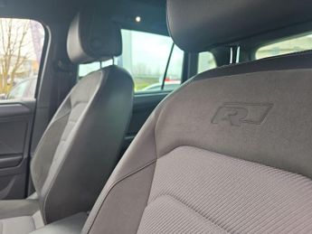 Volkswagen Tiguan 2.0 TDI R-Line Tech DSG Euro 6 (s/s) 5dr