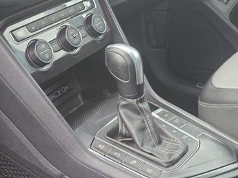 Volkswagen Tiguan 2.0 TDI R-Line Tech DSG Euro 6 (s/s) 5dr