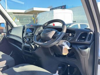 Iveco Daily 2.3D HPI 14V 35S 3520 MWB High Roof Euro 6 (s/s) 5dr