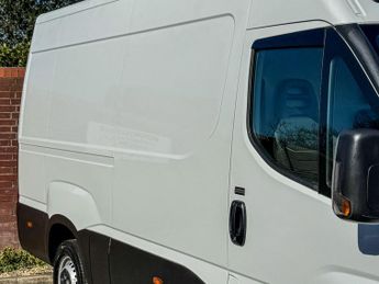 Iveco Daily 2.3D HPI 14V 35S 3520 MWB High Roof Euro 6 (s/s) 5dr