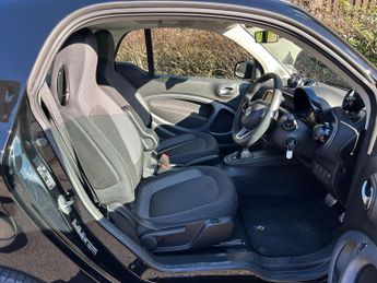 Smart fortwo 17.6kWh Premium Auto 2dr (22kW Charger)