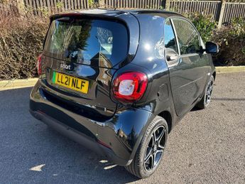 Smart fortwo 17.6kWh Premium Auto 2dr (22kW Charger)