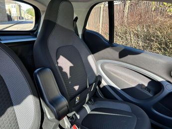 Smart fortwo 17.6kWh Premium Auto 2dr (22kW Charger)