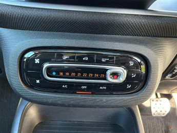 Smart fortwo 17.6kWh Premium Auto 2dr (22kW Charger)