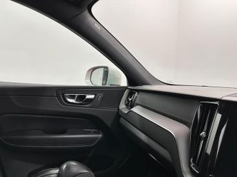 Volvo XC60 2.0h T8 Twin Engine 10.4kWh R-Design Pro Auto AWD Euro 6 (s/s) 5