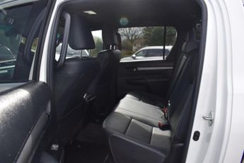 Toyota Hilux 2.8 D-4D Invincible X 4WD Euro 6 (s/s) 4dr