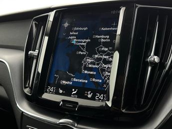 Volvo XC60 2.0 B4 MHEV Momentum Auto AWD Euro 6 (s/s) 5dr