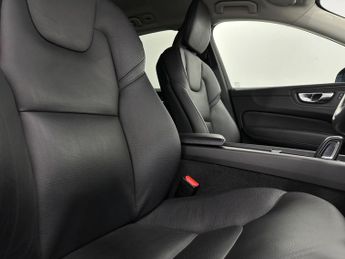 Volvo XC60 2.0 B4 MHEV Momentum Auto AWD Euro 6 (s/s) 5dr