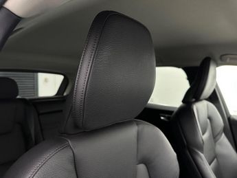 Volvo XC60 2.0 B4 MHEV Momentum Auto AWD Euro 6 (s/s) 5dr