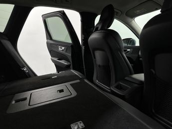 Volvo XC60 2.0 B4 MHEV Momentum Auto AWD Euro 6 (s/s) 5dr