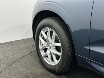 Volvo XC60 2.0 B4 MHEV Momentum Auto AWD Euro 6 (s/s) 5dr