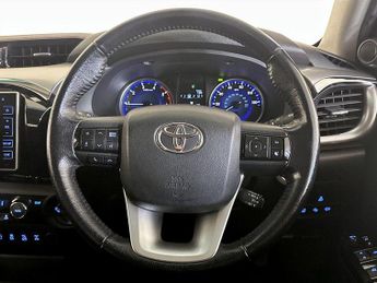 Toyota Hilux 2.4 D-4D Invincible 4WD Euro 6 (s/s) 4dr (TSS)
