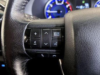 Toyota Hilux 2.4 D-4D Invincible 4WD Euro 6 (s/s) 4dr (TSS)