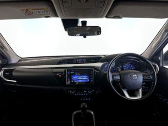 Toyota Hilux 2.4 D-4D Invincible 4WD Euro 6 (s/s) 4dr (TSS)