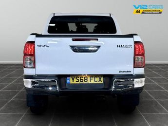 Toyota Hilux 2.4 D-4D Invincible 4WD Euro 6 (s/s) 4dr (TSS)