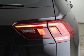 Volkswagen Tiguan 2.0 TDI R-Line DSG Euro 6 (s/s) 5dr
