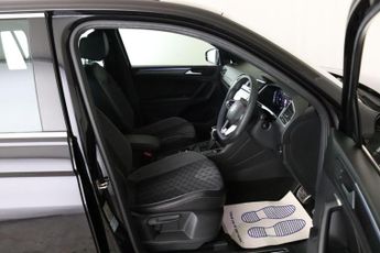Volkswagen Tiguan 2.0 TDI R-Line DSG Euro 6 (s/s) 5dr