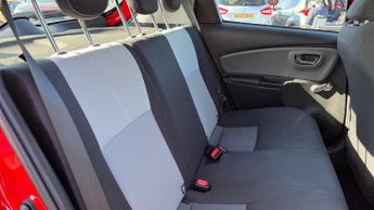 Toyota Yaris 1.5 VVT-h Icon Tech E-CVT Euro 6 (s/s) 5dr