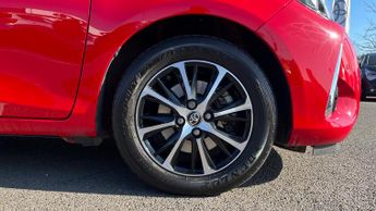 Toyota Yaris 1.5 VVT-h Icon Tech E-CVT Euro 6 (s/s) 5dr