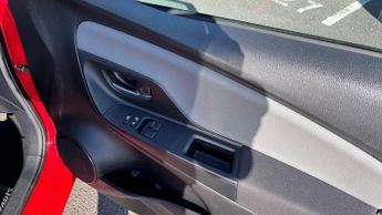 Toyota Yaris 1.5 VVT-h Icon Tech E-CVT Euro 6 (s/s) 5dr