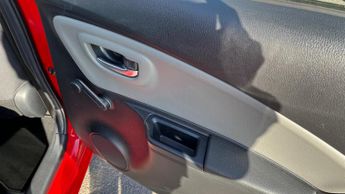 Toyota Yaris 1.5 VVT-h Icon Tech E-CVT Euro 6 (s/s) 5dr