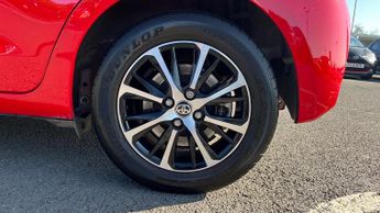 Toyota Yaris 1.5 VVT-h Icon Tech E-CVT Euro 6 (s/s) 5dr