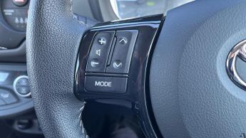 Toyota Yaris 1.5 VVT-h Icon Tech E-CVT Euro 6 (s/s) 5dr