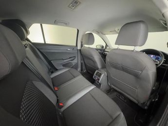Volkswagen Golf 1.5 eTSI MHEV Active DSG Euro 6 (s/s) 5dr