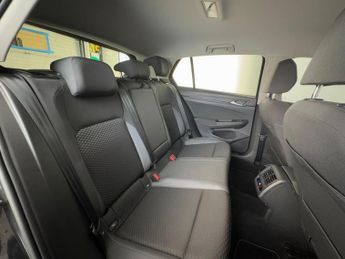 Volkswagen Golf 1.5 eTSI MHEV Active DSG Euro 6 (s/s) 5dr