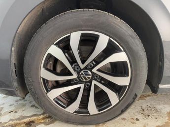 Volkswagen Golf 1.5 eTSI MHEV Active DSG Euro 6 (s/s) 5dr