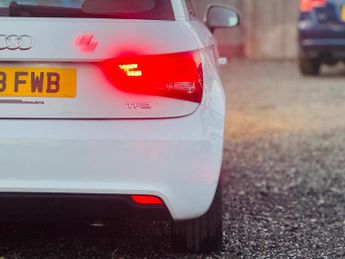 Audi A1 1.4 TFSI CoD Black Edition Sportback S Tronic Euro 5 (s/s) 5dr