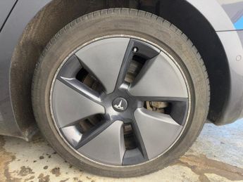Tesla Model 3 Standard Range Plus Auto RWD 4dr