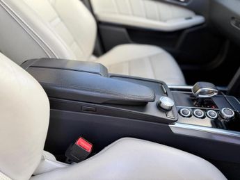 Mercedes-Benz E Class 5.5 E63 V8 BiTurbo AMG SpdS MCT Euro 6 (s/s) 4dr