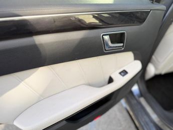 Mercedes-Benz E Class 5.5 E63 V8 BiTurbo AMG SpdS MCT Euro 6 (s/s) 4dr