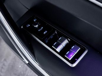 Jaguar F-PACE 2.0 P400e 17.1kWh R-Dynamic S SUV 5dr Petrol Plug-in Hybrid Auto