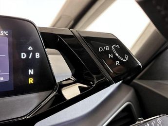 Volkswagen ID.3 Pure Performance 45kWh Life Auto 5dr