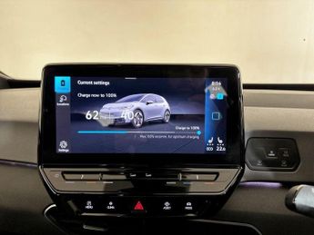 Volkswagen ID.3 Pure Performance 45kWh Life Auto 5dr
